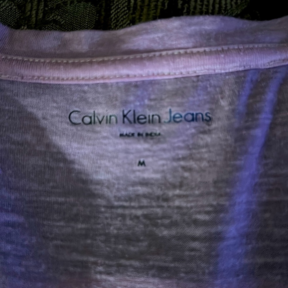 Calvin Klein tshirt - Picture 2 of 4